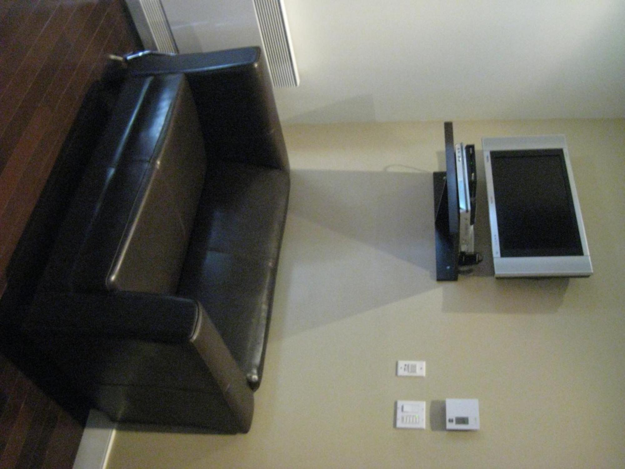 1595 Saint-Denis Hotel มอนทรีอัล ภายนอก รูปภาพ
