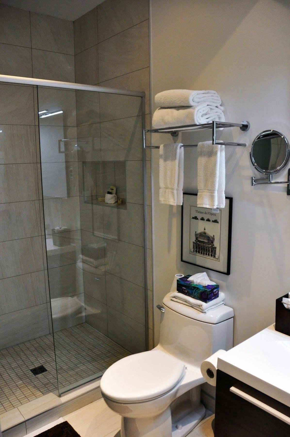 1595 Saint-Denis Hotel มอนทรีอัล ภายนอก รูปภาพ