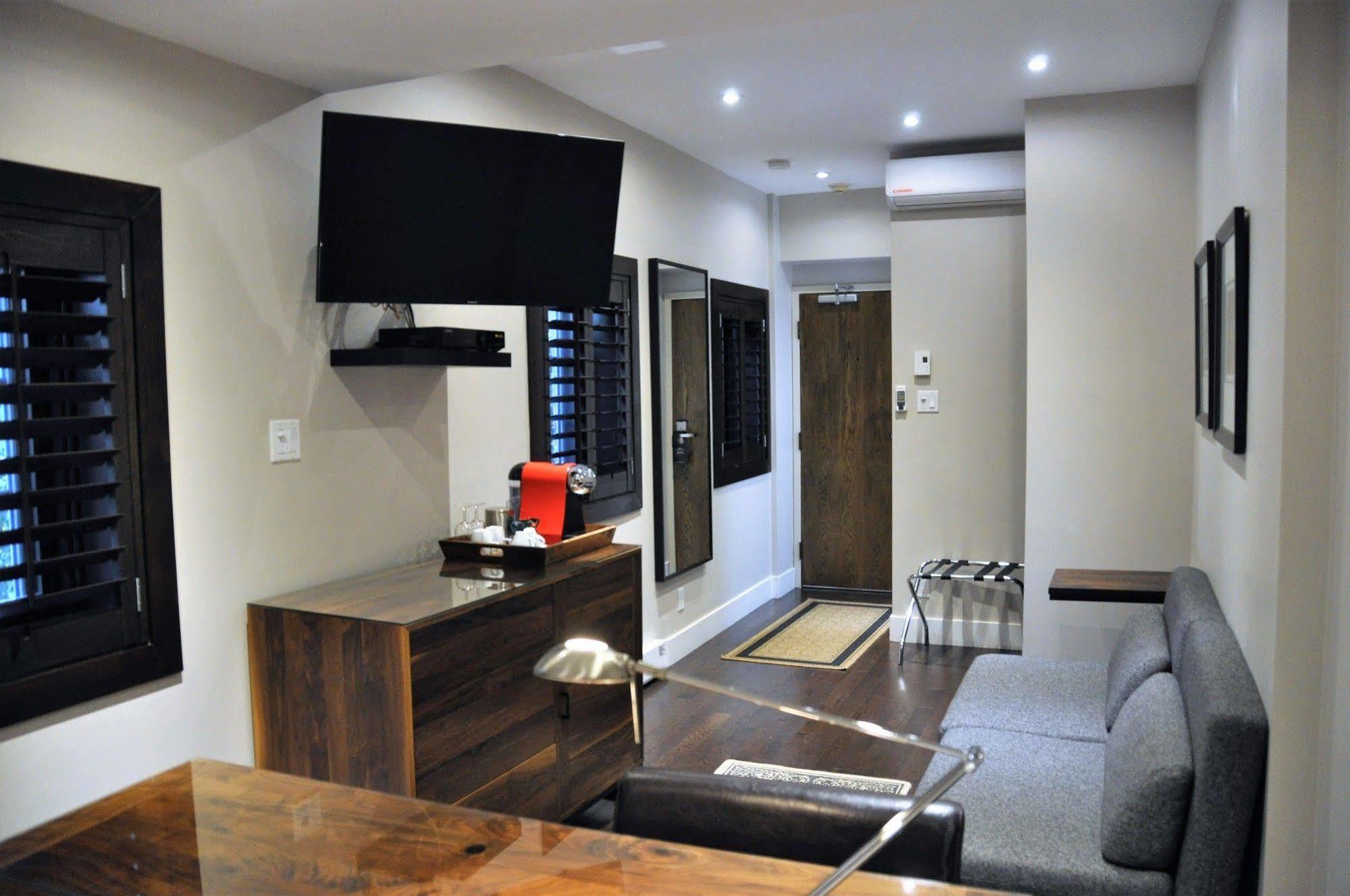 1595 Saint-Denis Hotel มอนทรีอัล ภายนอก รูปภาพ