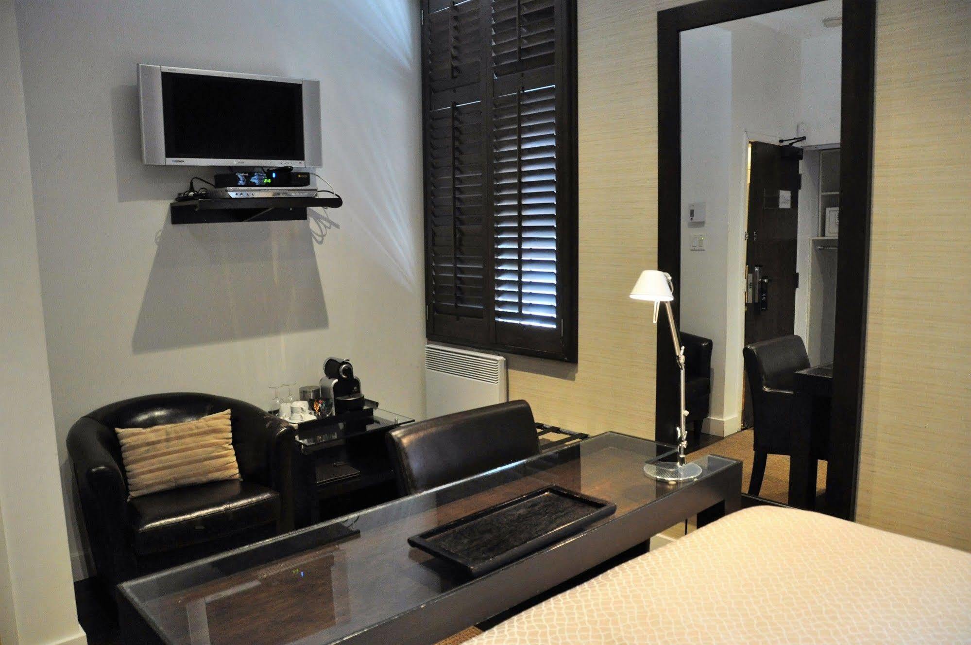 1595 Saint-Denis Hotel มอนทรีอัล ภายนอก รูปภาพ